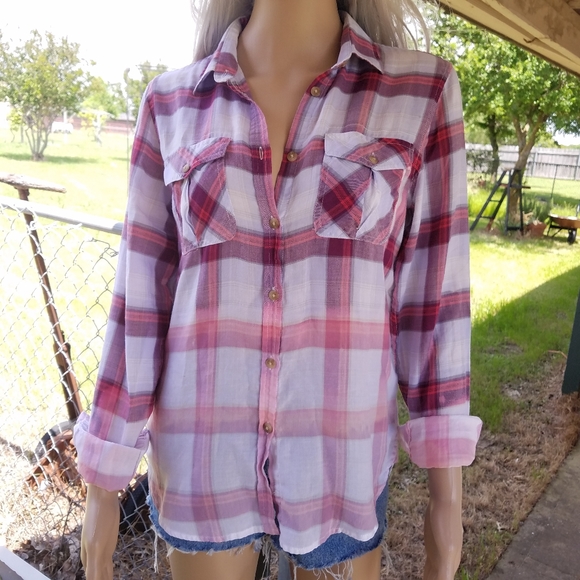American Eagle Outfitters Tops - American Eagle Hand Dipped button down